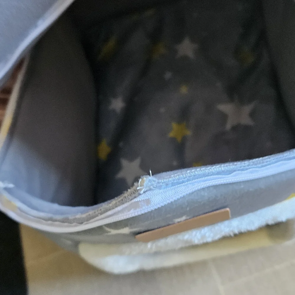 Gray Starry Pet House Never Used. Dogs Or Cats. Zipper Together. Folds Down